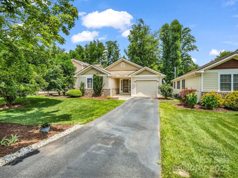 Property image 4 of 114 Fairway View Drive in Etowah Golf Villas, Etowah, NC 28729