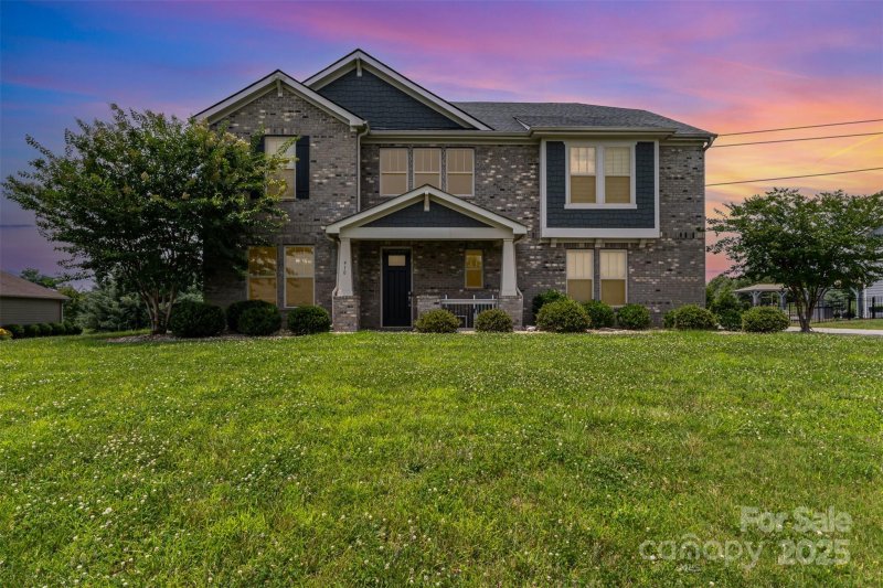 Candella, Matthews Community