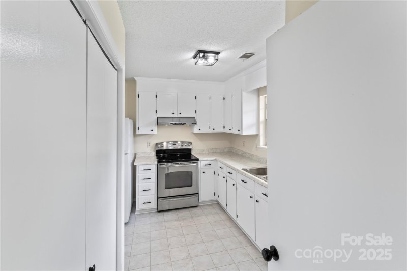 Property image 3 at 10016 Heathergate Lane, Mint Hill, NC 28227