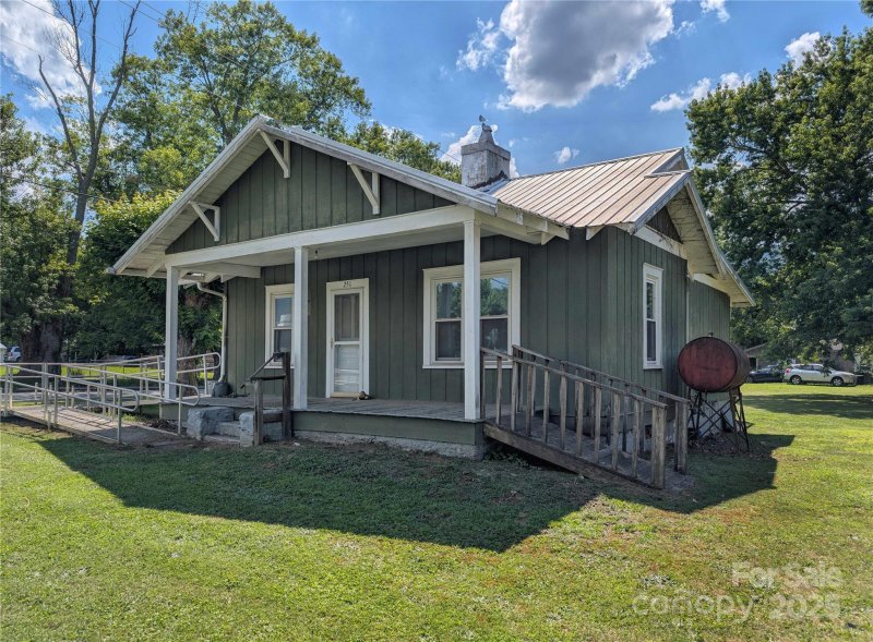 Property image 2 of 251 Westwood Circle in Grimball Park, Waynesville, NC 28786