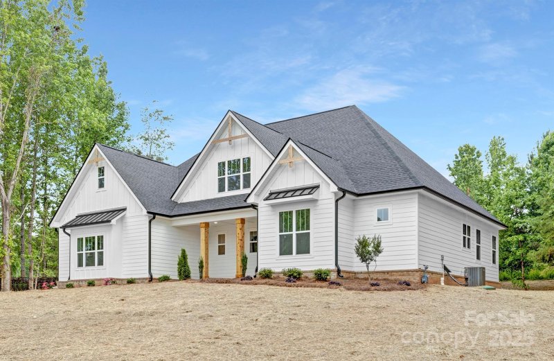 Property image 3 of 4032 Brandy Creek Court in Sanders Landing, Clover, SC 29710