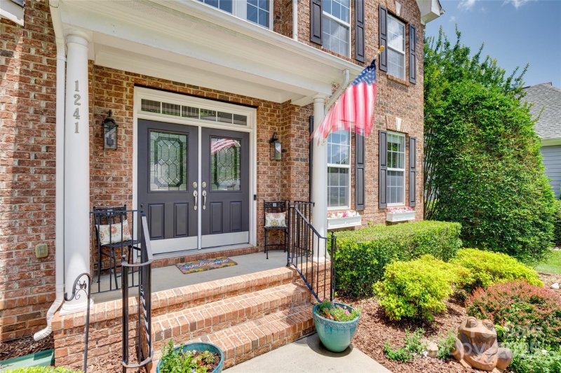 Property image 2 of 1241 Brough Hall Drive in Lawson, Waxhaw, NC 28173