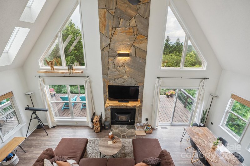 Stones Throw, Valdese Community