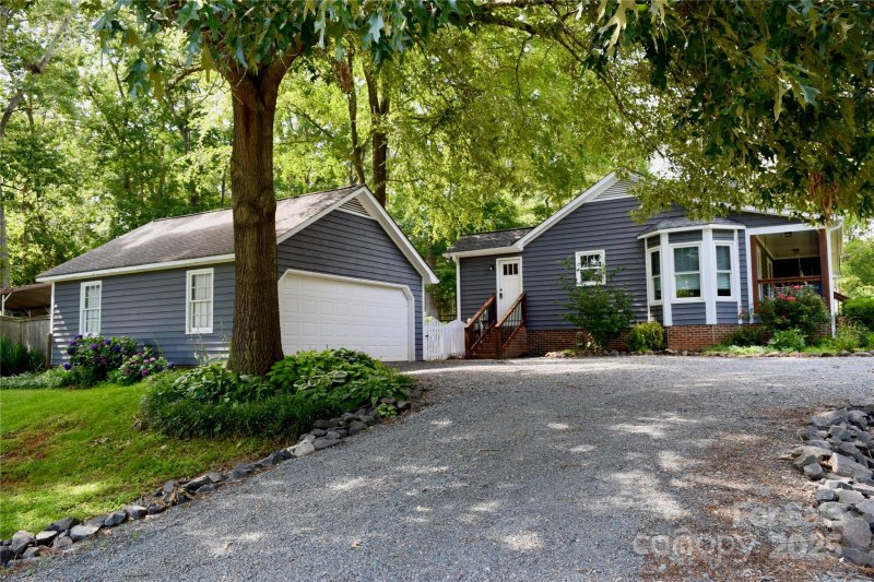 Property image 2 at 5916 Indian Brook Drive, Matthews, NC 28104