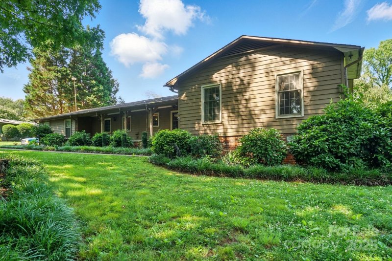 3135 Lake Shore Road