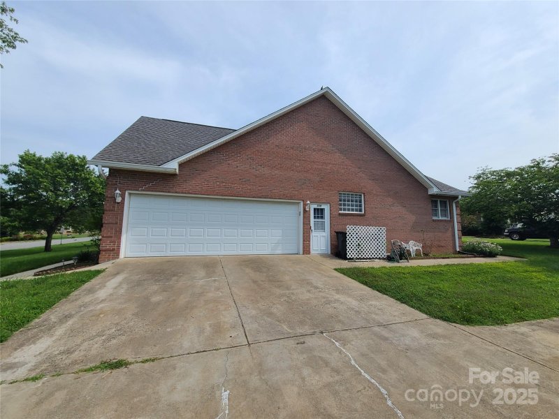 Property image 3 of 110 Kimberly Lane in Country Creek, Kings Mountain, NC 28086