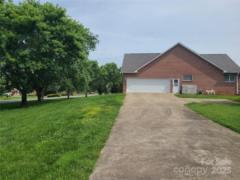 Property image 4 of 110 Kimberly Lane in Country Creek, Kings Mountain, NC 28086