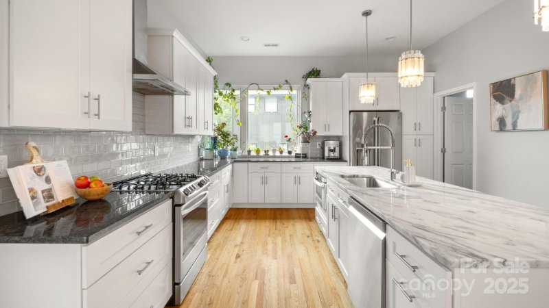 Property image 3 at 1011 Westbrook Drive, Charlotte, NC 28202