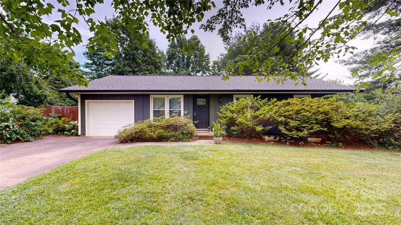 Property image 2 at 22 King Arthur Place, Asheville, NC 28806