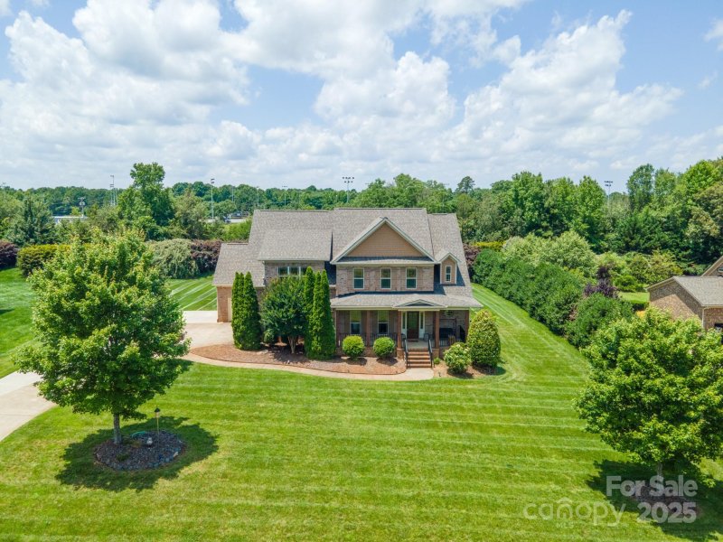 Property image 2 of 8137 Caliterra Drive in Irongate, Charlotte, NC 28227