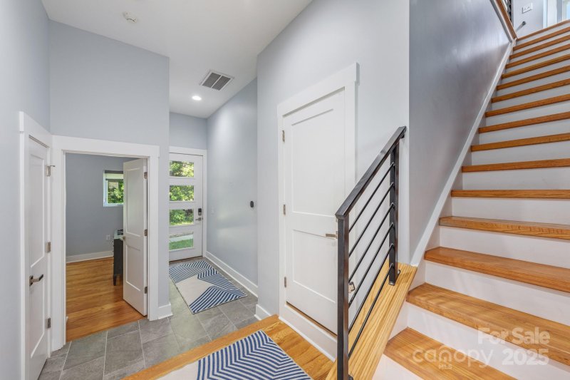 Property image 4 at 327 S Turner Avenue, Charlotte, NC 28208