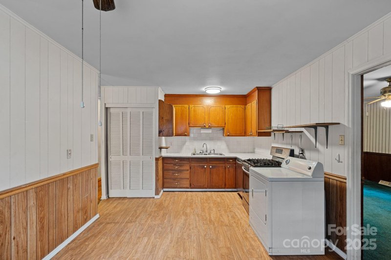 Property image 5 at 807 Claremont Road, Charlotte, NC 28214