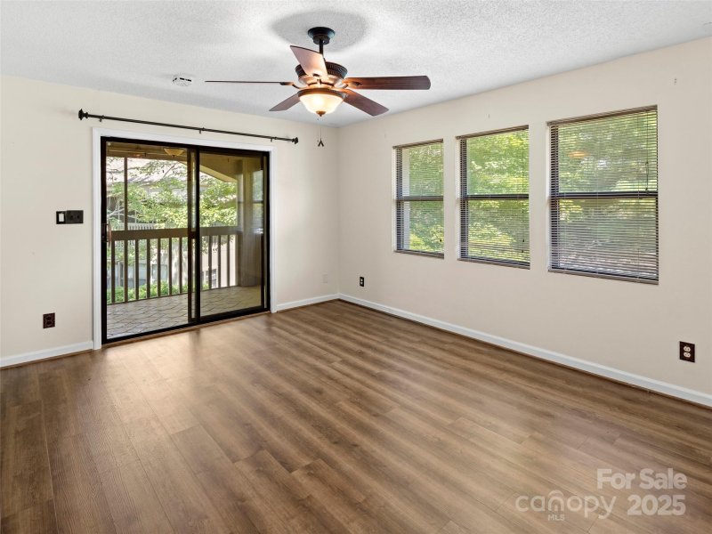 Property image 3 at 206 Abbey Circle, Asheville, NC 28805