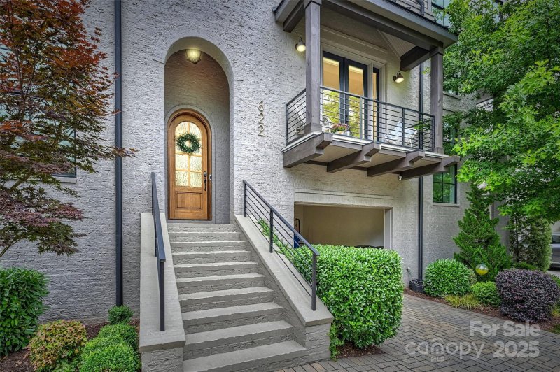 Property image 2 of 622 Mattie Rose Lane in Elizabeth, Charlotte, NC 28204