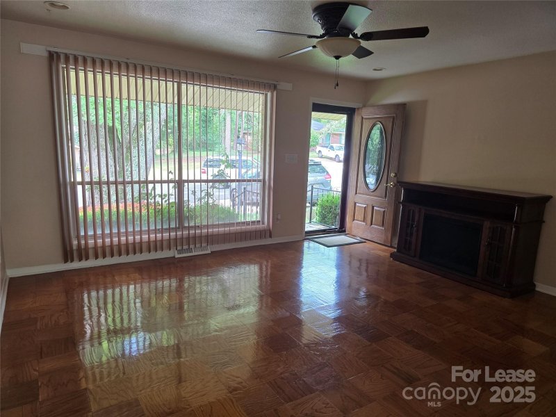 Property image 5 at 5027 Malibu Drive, Charlotte, NC 28215