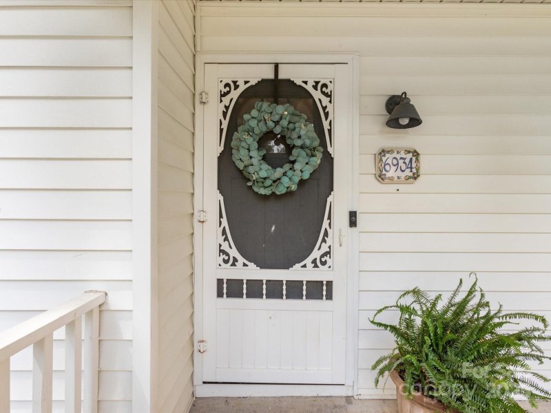 Property image 5 at 6934 Loretta Place, Charlotte, NC 28215