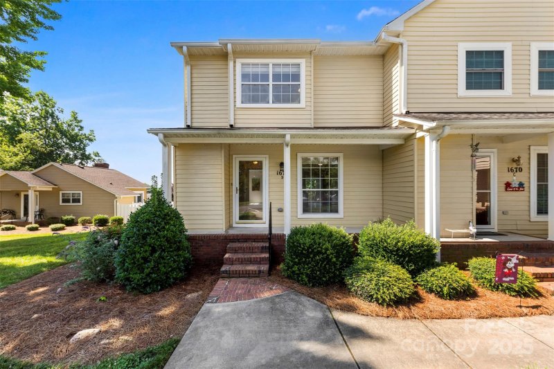 1670 Robins Nest Court