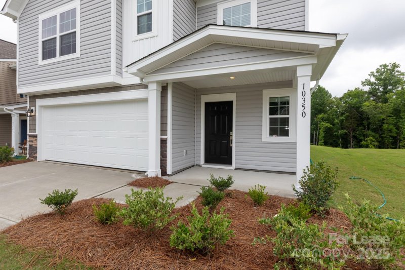 Property image 2 at 10350 Chatham Run Lane, Charlotte, NC 28262