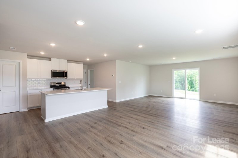 Property image 5 at 10350 Chatham Run Lane, Charlotte, NC 28262