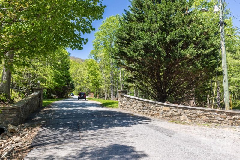 Property image 5 of 89 Weeping Cherry Forest Road in Fairview Forest, Fairview, NC 28730