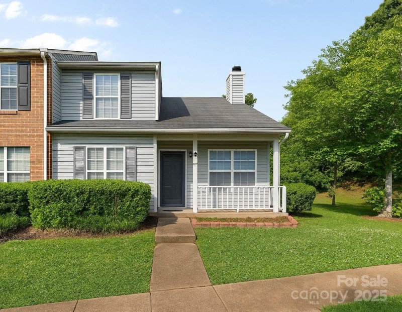 Windsor Grove, Charlotte Community