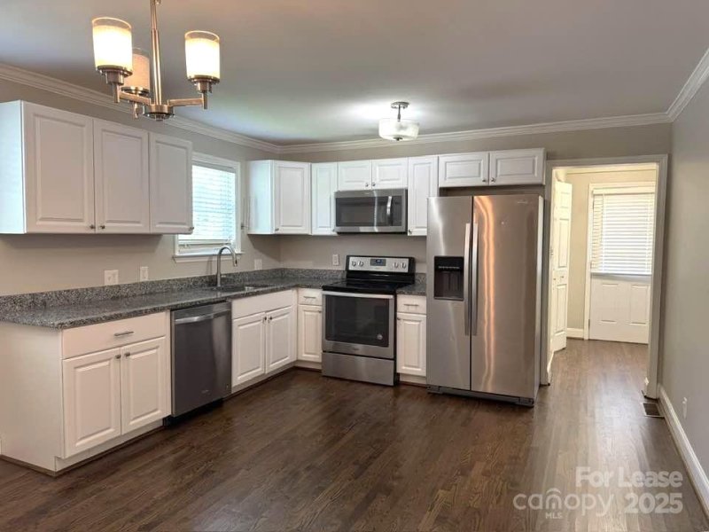 Property image 3 at 2401 Roslyn Avenue, Charlotte, NC 28208