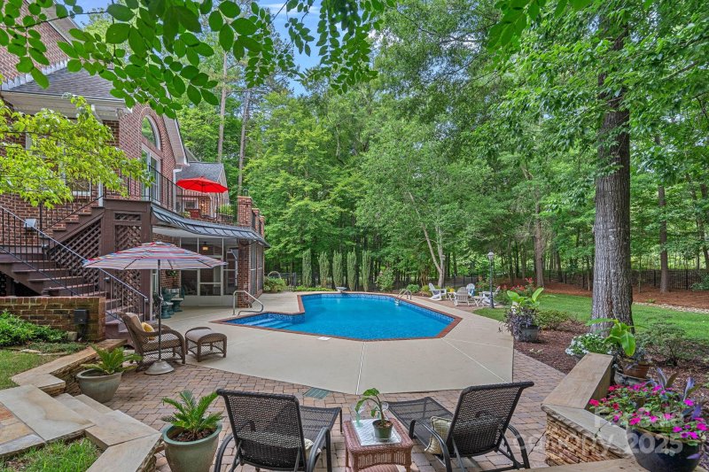 Property image 2 of 1317 Longleaf Court in Providence Place, Matthews, NC 28104