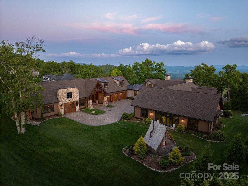 Grand Highlands at Bearwallow, Hendersonville Community