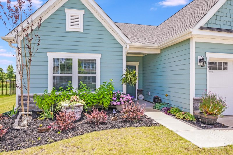 Property image 4 of 1391 Links Crossing Drive in Stonebridge, Monroe, NC 28112