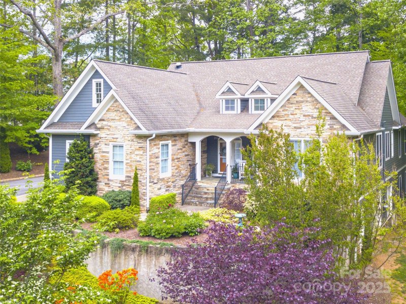 Property image 4 of 69 Benhurst Court in Ridgeview At Sweetwater Hills, Hendersonville, NC 28791