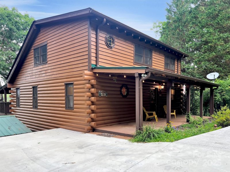 Property image 3 of 500 Beechwood Drive in Beechwood, Sylva, NC 28779