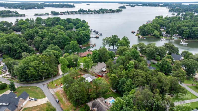 Property image 3 of 4007 Lake Shore Road in Westport, Denver, NC 28037