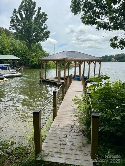 Property image 2 of 138 Island View Road in Spring Shore, Statesville, NC 28677