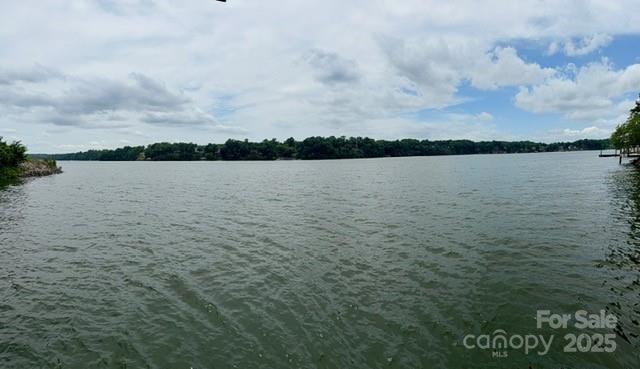 Property image 5 of 138 Island View Road in Spring Shore, Statesville, NC 28677