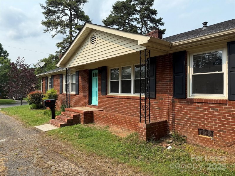 Sheffield Park, Charlotte Community