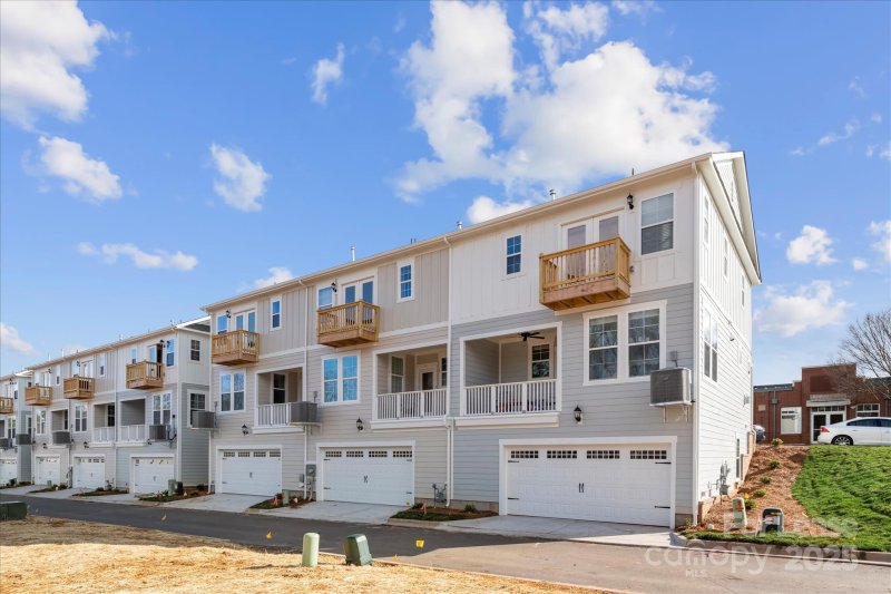 Property image 2 at 628 Amalfi Drive, Davidson, NC 28036