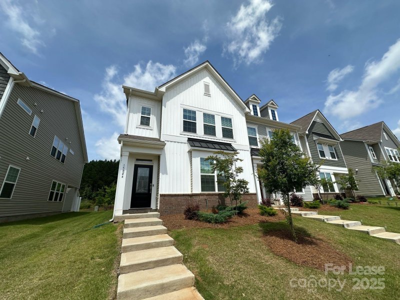 Property image 2 of 15744 Country House Street in Chateau, Charlotte, NC 28273
