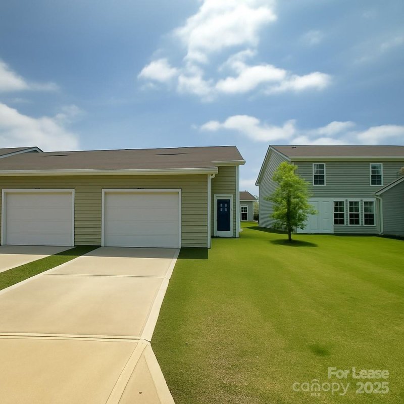 Property image 4 of 15744 Country House Street in Chateau, Charlotte, NC 28273