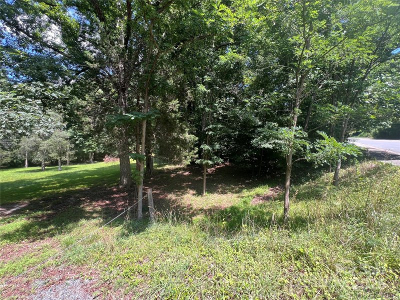 Property image 5 of 8105 Sardis Road in Sardis Beverly Park, Charlotte, NC 28270