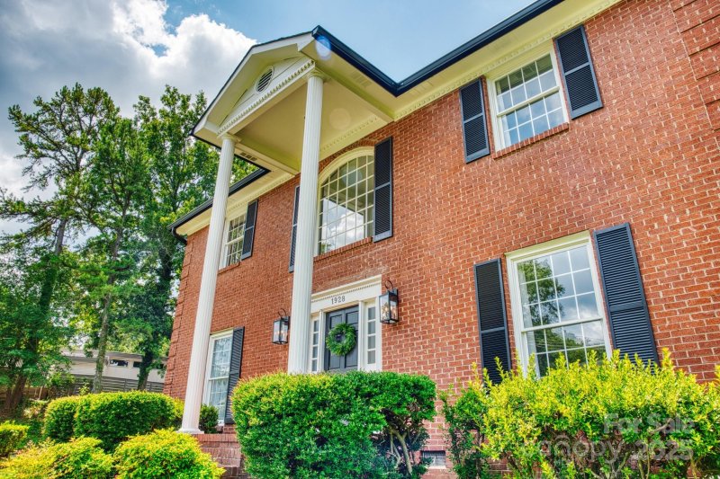 Property image 2 of 1928 Providence Road in Pharr Acres, Charlotte, NC 28211