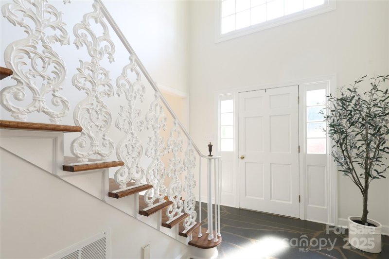 Property image 4 of 1928 Providence Road in Pharr Acres, Charlotte, NC 28211