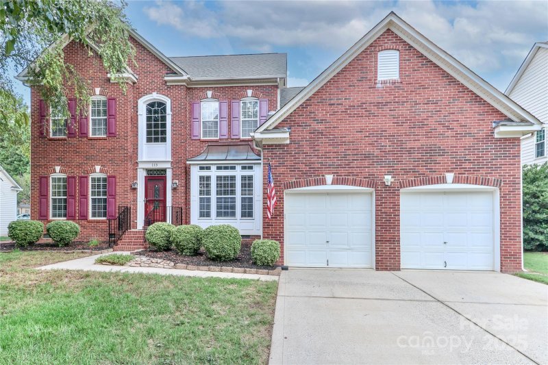 Property image 2 of 113 Harbor Cove Lane in Harbor Cove, Mooresville, NC 28117