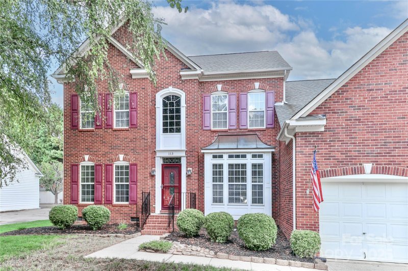 Property image 3 of 113 Harbor Cove Lane in Harbor Cove, Mooresville, NC 28117