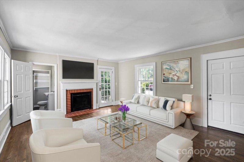 Property image 3 of 904 Edgewood Circle in Forest Hills, Gastonia, NC 28052