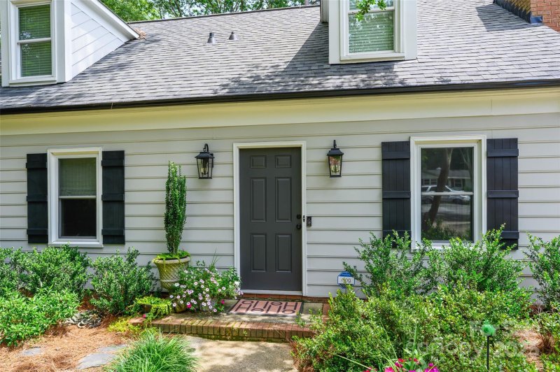 Property image 2 at 1040 Goshen Place, Charlotte, NC 28211