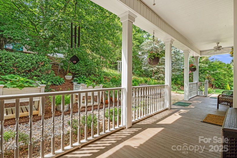 Property image 3 of 609 Carriage Commons Drive in Carriage Park, Hendersonville, NC 28791