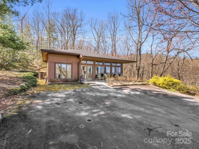 Property image 3 of 828 Foster Hill Drive in Blue Ridge Estates, Hendersonville, NC 28739