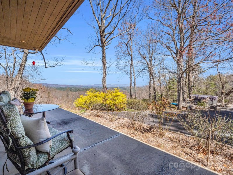 Property image 5 of 828 Foster Hill Drive in Blue Ridge Estates, Hendersonville, NC 28739