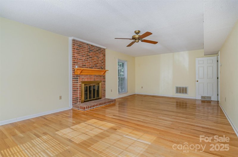 Property image 3 at 9701 Kent Village Drive, Charlotte, NC 28269