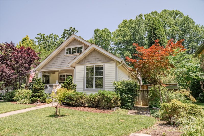 Property image 2 at 89 Covered Bridge Drive, Flat Rock, NC 28731